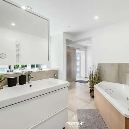 With 2 Bedrooms * グリュックスブルク